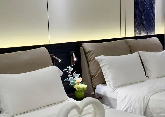 Venice Luxe Escape - Type, 2 Beds- Pool, Netflix, Canal Mall Access For 3 Guests Only Apartment Manila