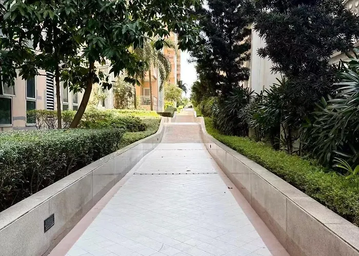 Venice Luxe Escape - Type, 2 Beds- Pool, Netflix, Canal Mall Access For 3 Guests Only Apartment *