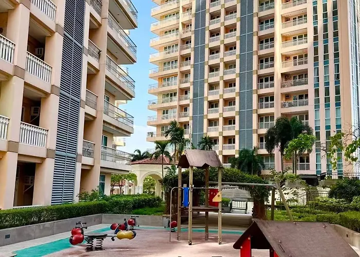 Venice Luxe Escape - Type, 2 Beds- Pool, Netflix, Canal Mall Access For 3 Guests Only * Manila