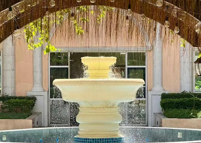 Venice Luxe Escape - Type, 2 Beds- Pool, Netflix, Canal Mall Access For 3 Guests Only Manila
