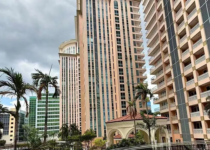 Venice Luxe Escape - Type, 2 Beds- Pool, Netflix, Canal Mall Access For 3 Guests Only Apartment Manila