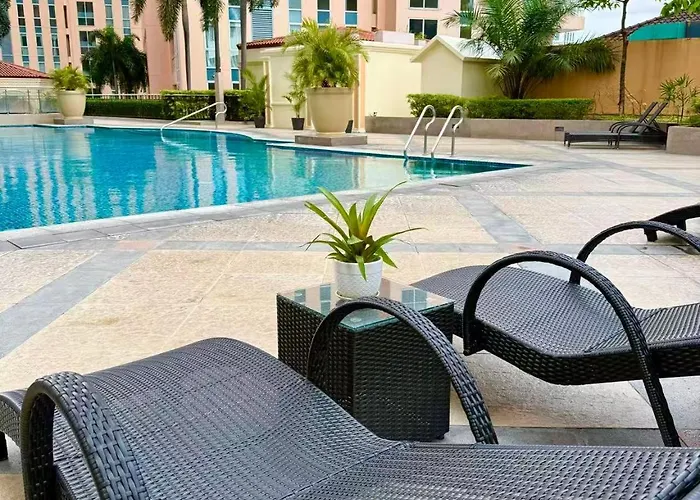 Venice Luxe Escape - Type, 2 Beds- Pool, Netflix, Canal Mall Access For 3 Guests Only Manila