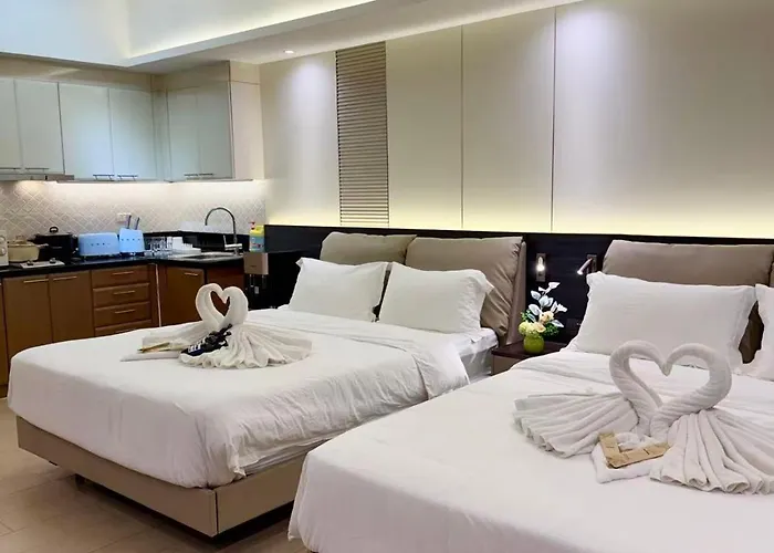 Apartment Venice Luxe Escape - Type, 2 Beds- Pool, Netflix, Canal Mall Access For 3 Guests Only *